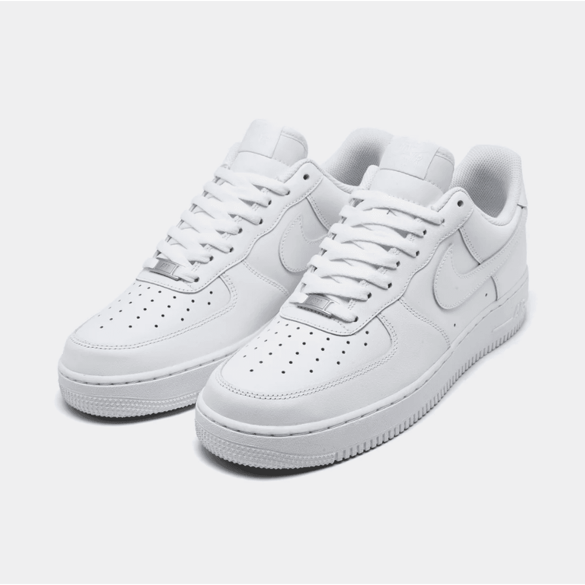 Nike Air Force 1 Triple White GRATIS! 🔥